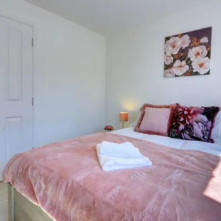 The Stratford Palace Apartment *