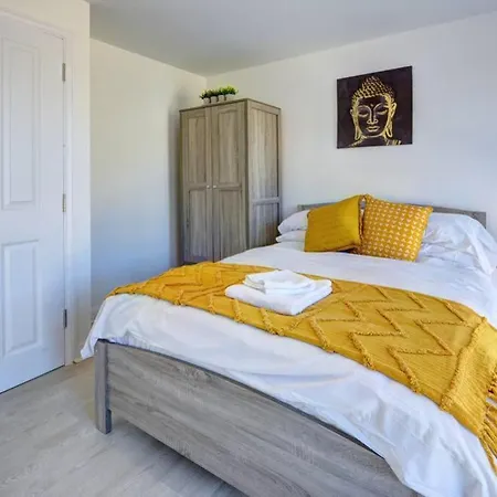 The Stratford Palace Apartment