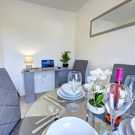 The Stratford Palace Apartment *